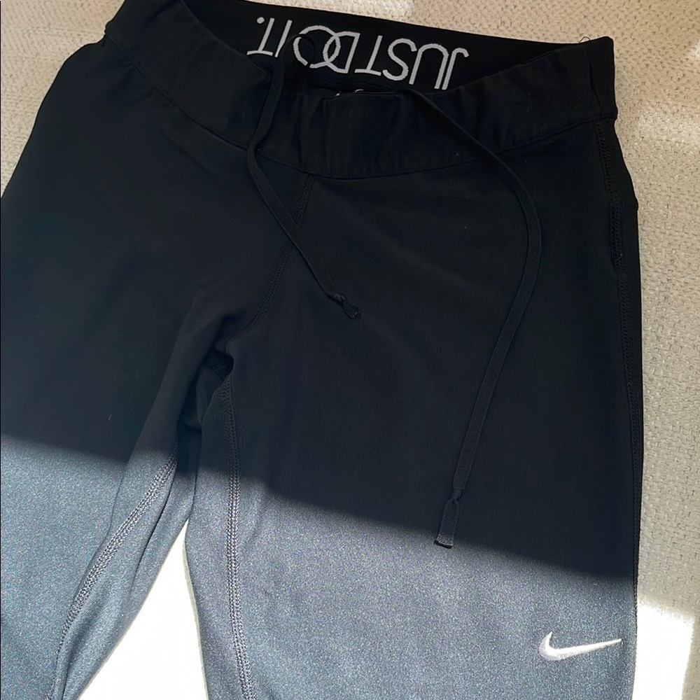 Nike Black Performance Leggings - Picture 5 of 7